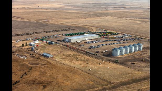 The Scott and Janet Dowling farm auction drew a crowd of hundreds of people from around the country. Those who couldn’t join the auction in person participated online. At times, the number of online viewers totalled up to 14,000 people. Find more photos and coverage of the Scott and Janet Dowling auction on page 9 of the Coyote! Aerial photos by Rylee Metzger while aflight with local pilot Bill Valburg.