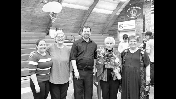 Joni Willoughby, Rose Comp, Rodd Bauck, Linda Underwood, and Christe Leichtnam. Photo by Tammy Van Dam